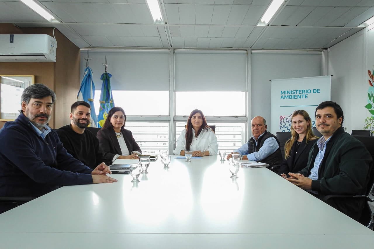 En la reunión entre los funcionarios se destacó la necesidad de ampliar la capacidad de procesamiento y mejorar la infraestructura municipal.