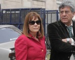Lidia y Osvaldo Papaleo a la salida de los tribunales platenses.