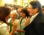 El secretario general del Sindicato Único de Cantantes y Trabajadores de la Cultura, Rubén Bassi y la Presidenta Cristina Fernández