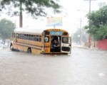 Las calles de Managua se encuentran desbordadas por el agua y afectó gran parte de la capital.
