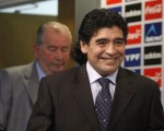 En un nuevo capítulo de la disputa entre el ex astro futbolístico y el titular de la entidad madre del fútbol argentino, Maradona remarcó que Grondona "se metió en una fea".