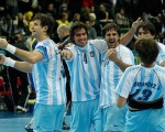 Los jugadores festejan, el seleccionado argentino hace historia en el Mundial.