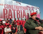 El presidente Chávez también expresó que 19 años después de aquella rebelión, los militares de la Fuerza Armada Nacional Bolivariana (FANB) y el pueblo siguen en pie de lucha por la patria del Libertador Simón Bolívar.
