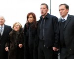 Cristina Fernández junto a los padres del héroe de Malvinas.