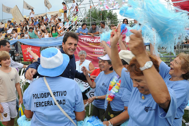En una ceremonia multitudinaria, realizada en el Polideportivo Domingo Faustino Sarmiento, más de 35.000 chicos coronaron con una muestra deportiva.