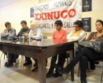 Integrantes de la asociación Zainuco y familiares de Cristian Ibazeta durante la conferencia de prensa.