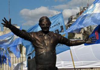 Una estatua del expresidente Néstor Kirchner en Santa Cruz.