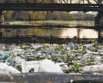 El Riachuelo todavía presenta basura y condiciones ambientales deplorables.