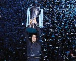 Djokovic levanta el trofeo en Londres. Foto: ANDREW COULDRIDGE XINHUA