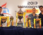 En la presentación se exhibieron los trofeos, este año patrocinados por Pirelli.