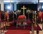 Unos 33 mandatarios asisten al funeral.