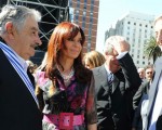 Mujica, al asumir como presidente uruguayo junto al matrimonio Kirchner.