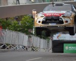 El DS3 WRC literalmente voló por el Parque Las Tejas y además transitó dentro de La Cañada, desatando el delirio de miles de personas que observaron el espectáculo.