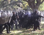 Imágenes de la feroz represión de la Policía Metropolitana en el Borda.
