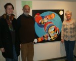 Daniel Igolnikov, Marine Walon e Isabel Iturzaeta, durante la exposición de arte.