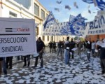 En el día de ayer, trabajadores del Grupo Clarín se manifestaron en la puerta de la empresa.