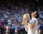 Andy Murray se convirtió en el primer británico en coronarse en Wimbledon luego de 77 años de sequía para los locales.