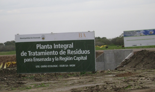 Tanto la provincia como el Municipio de Ensenada fueron denunciados ante la justicia por la paralización las obras en la Planta de Tratamiento de Residuos Sólidos Urbanos.