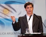 El viceministro de Economía, Axel Kicillof, resaltó hoy el crecimiento promedio de 7,2 por ciento en los últimos diez años en la Argentina.