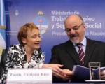 El ministro de Trabajo encabezó junto a la gobernadora Fabiana Ríos la firma del acuerdo.