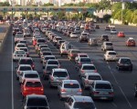 Miles de autos se movilizan a la Costa.