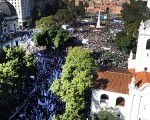 La Plaza de Mayo, como símbolo de lucha, volvió a llenarse.