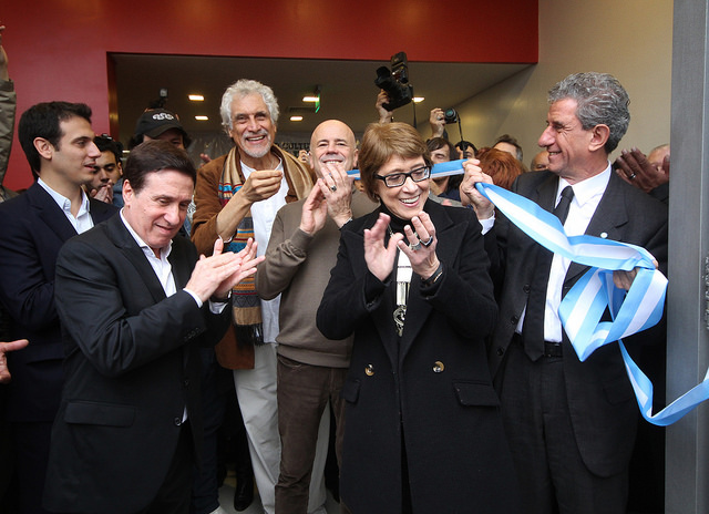 La flamante Ministra de Cultura, cortó la cinta para inaugura el Centro Cultural Leonardo Favio
