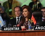 Cristina durante la cumbre en Bolivia cuestionó los fondos buitre.