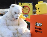 Reclamo de Greenpeace contra Shell y Lego.