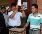 Evo Morales votó en el Colegio Villa 14 de Septiembre.