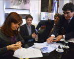 Cristina firmó el decreto del cambio.