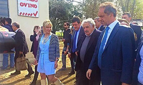Scioli en campaña con Mujica.